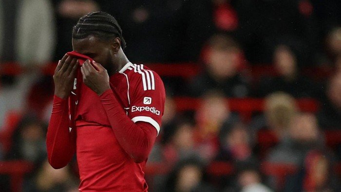 Dari Debut ke Dua Kartu Merah: Kisah Amara Nallo di Liverpool yang Mengejutkan