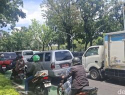 Demo Guru Tutup Jalan Medan Merdeka Selatan, Lalin Jakarta Pusat Macet!
