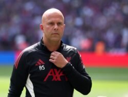 Berat Beban Arne Slot: Liverpool dalam Krisis, Manajer Hadapi Tekanan Besar