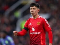 **Lisandro Martinez Kembali Latihan, Apakah Siap untuk Debut?**