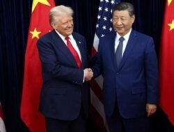 Akhirnya Trump dan Xi Jinping Tatap Muka Meski Sekejap Mata – Update 1