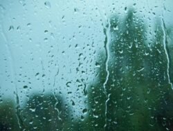 **Hati-Hati, Hujan Ringan Siang Ini Siaga di Jakarta Barat, Pusat, dan Selatan**