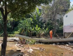 Krisis Banjir di Tanggul Baswedan: Air Meluap Meski Ditepis Karung Pasir