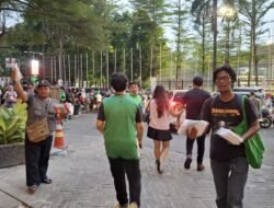 **”Rezeki Terciprat, Penjual Jas Hujan Meriahkan Konser BLACKPINK!”**