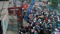 “Macet Mengerikan di Jalur Puncak Bogor, Polisi Terpaksa Blokir Satu Arah!”