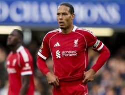 Van Dijk Bersikap Profesional, Ignoor Kritik Rooney Soal Pemimpin Liverpool