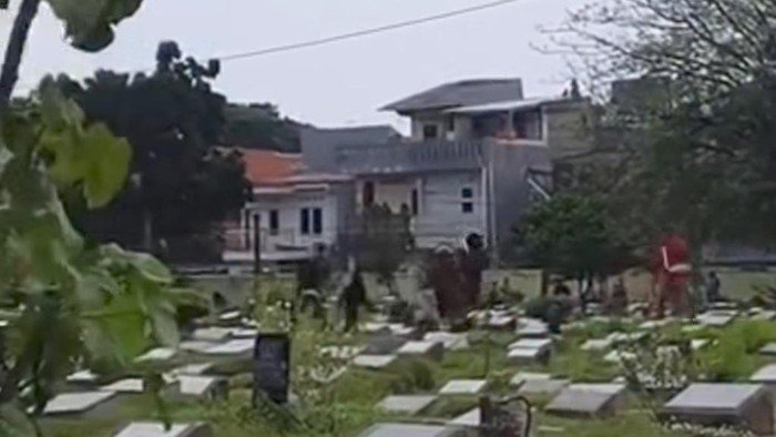 Tawuran Pemuda di Tengah Ziarah, Mau Apa Sebenarnya?