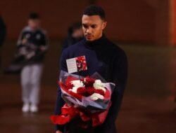 “Slot Nantikan Sambutan Anfield untuk Trent: Apakah IniAwal dari Suatu Legenda?”