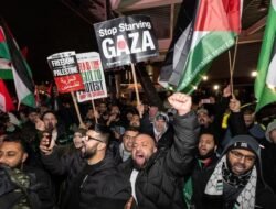 “Aston Villa Vs Maccabi: Demo Pro Palestina Vs Israel Membakar Semangat di Luar Stadion”