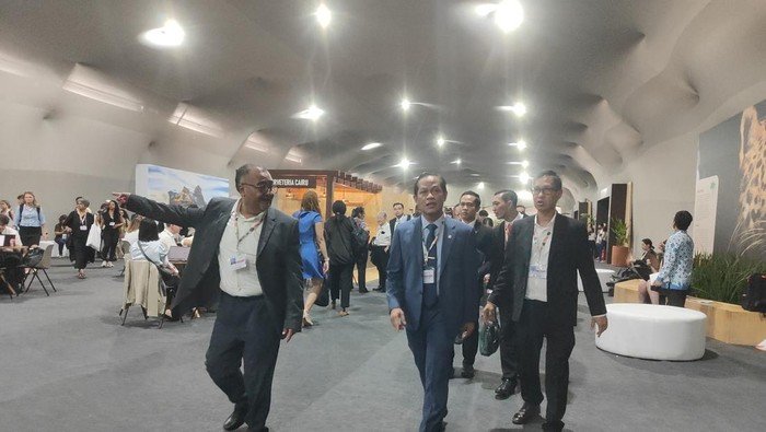 Dari Tanjungpura ke Brasil, Menteri LH Sambangi Paviliun Indonesia di COP30: Apa yang Dipertaruhkan?