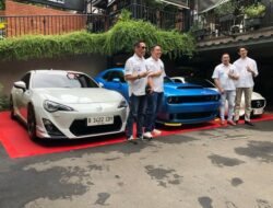 “Mobil Langka Berjejer, ‘Jadi Ajang Cuci Mata’ di Senayan”