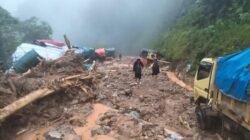Longsor di 25 Titik Jalan Trans Papua, 103 Kendaraan Terjebak dalam Banjir Bandang