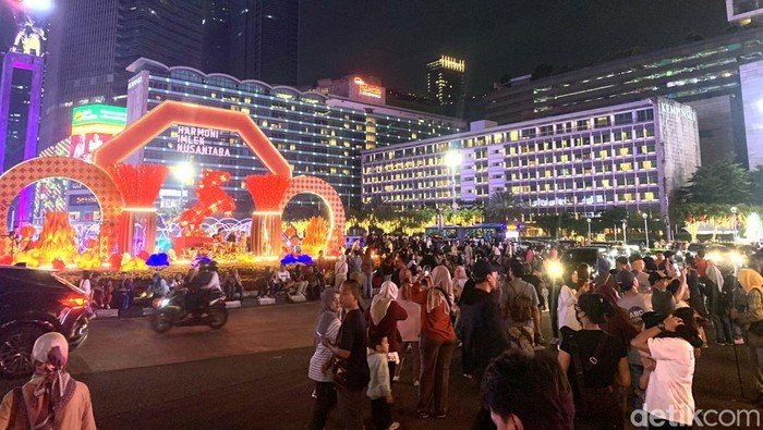 **Bundaran HI Jadi Tempat Favorit Warga untuk Nikmati Festival Imlek 2026**