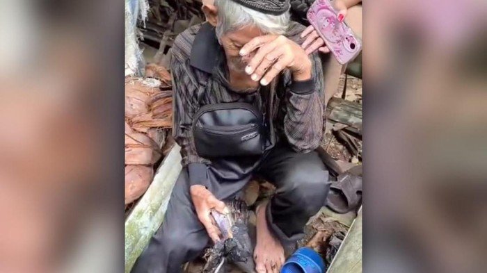 Kakek Sulbar Kehilangan Rp 15 Juta, Dapur Terbakar dalam Nestapa Tragis