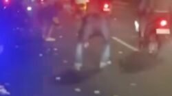 Warga Bogor Menemukan Uang Berceceran di Jalan Tegar Beriman dan Menyerahkannya ke Pemiliknya dengan Baik