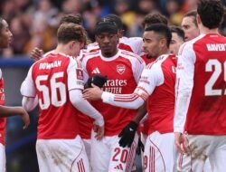 “Arsenal: Enggak Susah, Tak Perlu Mimpi Quadruple”