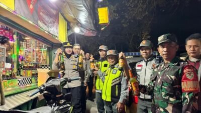 Patroli Ramadan di Puncak Bogor: Polisi Sita 30 Botol Miras, Cegah Gangguan