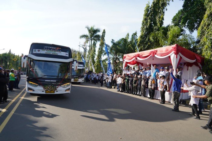 Pemkot Cilegon Berangkatkan 50 Bus Antar 2.000 Pemudik Pulang Kampung - Update 2