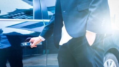 “Pintu Mobilnya Tiba-tiba Terkunci, Warga Bogor Berdesak-desakkan Polisi”