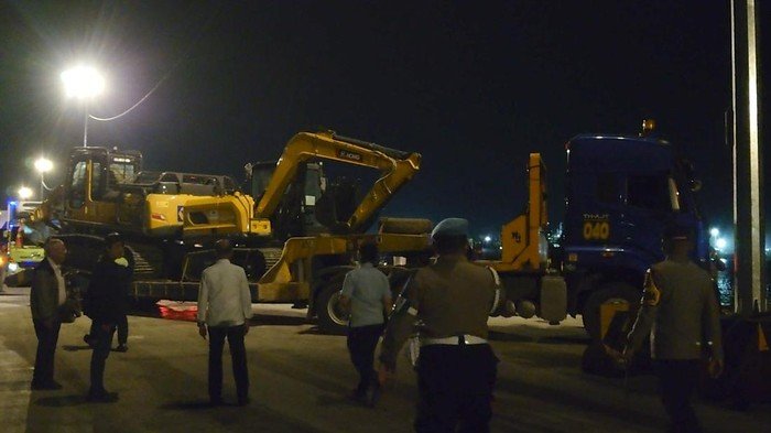 Kesal 3 Hari Antre, Sopir Parkir Truk Halangi Akses ke Kapal di Pelabuhan BBJ - Update 2