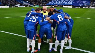 **Ritual Lingkaran Chelsea Dinilai Tak Berguna oleh Gary Neville**