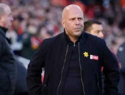 “Carragher: Slot Bakal Sulit Rebut Kembali Hati Fans Liverpool, Apakah Ini Akhir bagi Slot?”