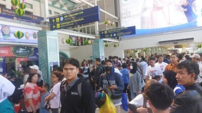 Tren Liburan Nyepi-Lebaran, Stasiun Pasar Senen Jadi Titik Padat Penumpang!