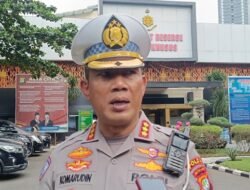 **Konvoi Malam Takbiran Dilarang Polda Metro, Warga Diminta Tetap di Masjid**