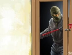 **”Kriminalitas di Jaktim Meningkat! Curi Dompet di Bagasi Motor Tetangga, Pria Ditangkap Polisi.”**