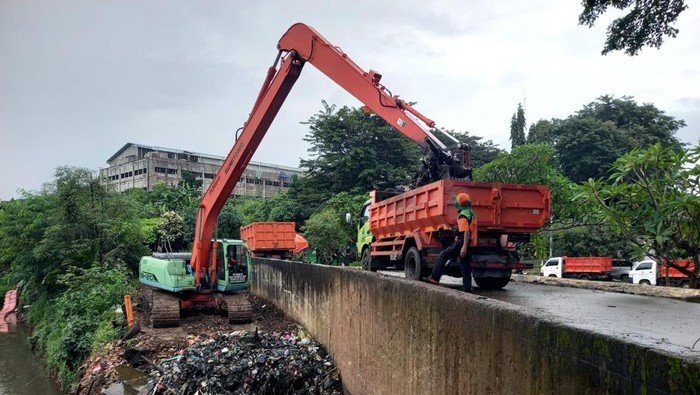 Sampah di TPU Tanah Kusir Dibersihkan: Viral Menjadi Momentum Perubahan Lingkungan