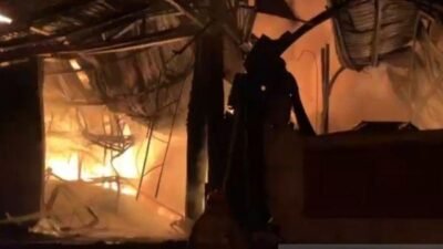 Api Menerjang, 7 Jam Tanpa Korban: Pabrik Terpal Bogor Berhasil Dilenyapkan